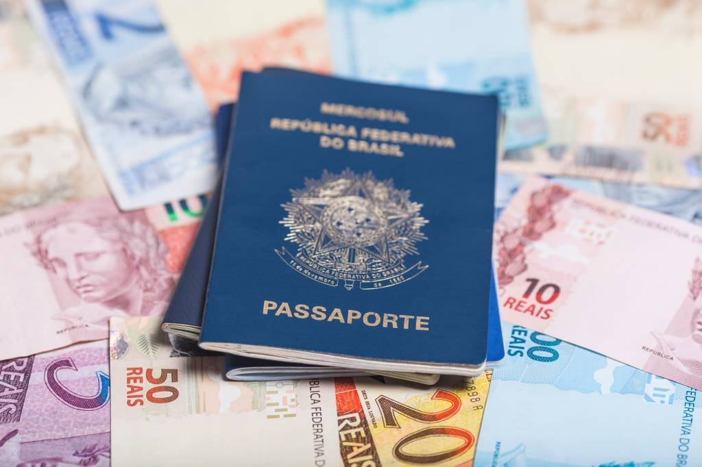 Apesar de a emissão de passaportes ter sido suspensa em novembro o agendamento do serviço continuou normalmente presencialmente ou pela internet (Erlon Silva - TRI Digital/Getty Images)