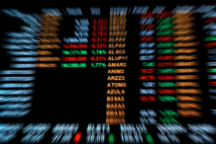 Bolsa: Ibovespa cai 1,30% e encerra em 102.775,55 pontos (Cris Faga/NurPhoto/Getty Images)