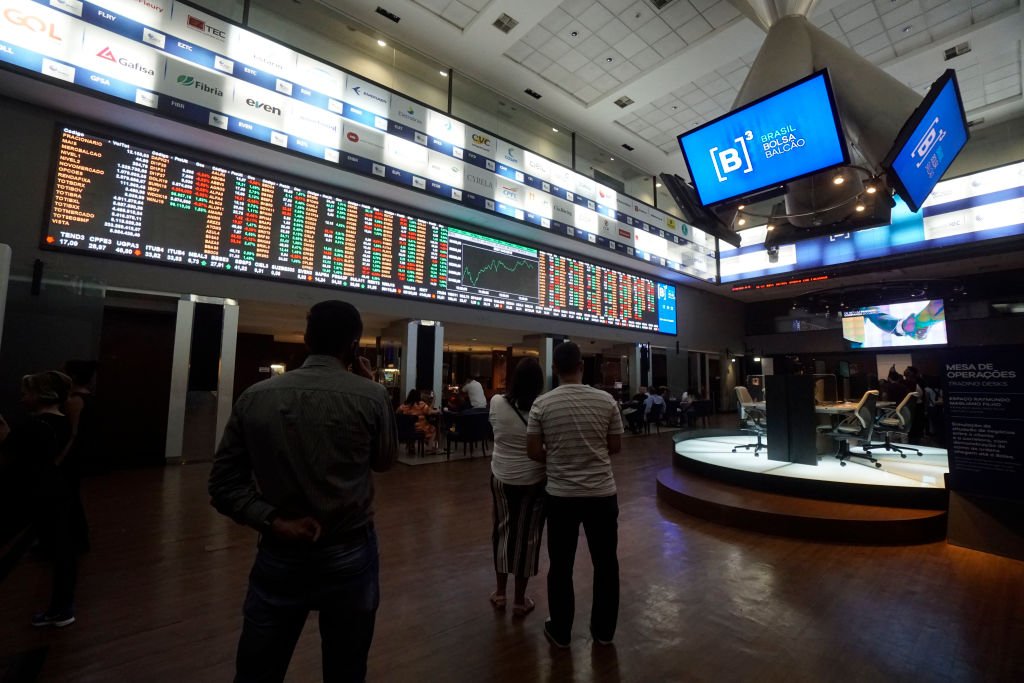 Ibovespa cai 15% após duas paradas e volta a junho de 2018