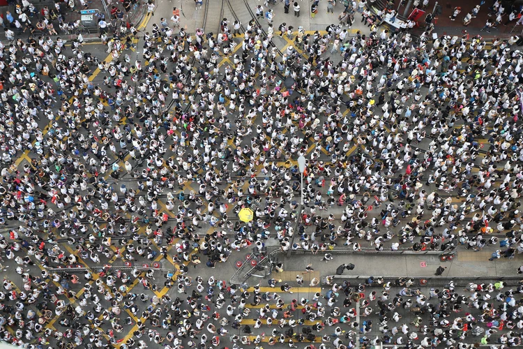 Censo 2020:A coleta de dados em todos os lares brasileiros começaria no dia 1º de agosto (Chan Long Hei/SOPA Images/LightRocket/Getty Images)