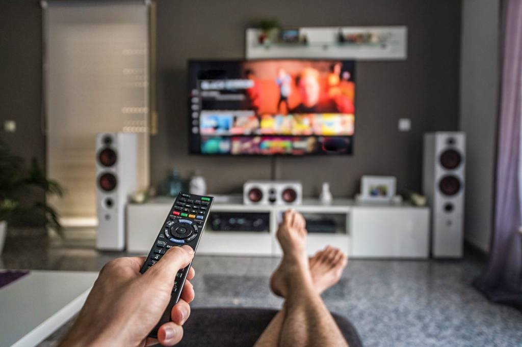 TV: canais de entretenimento (filmes e séries) viram sua audiência crescer 31% no período (Dennis Fischer Photography/Getty Images)