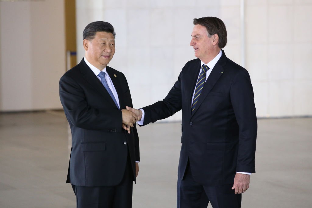 Bolsonaro diz que reforçou "laços de amizade" em conversa com Xi Jinping