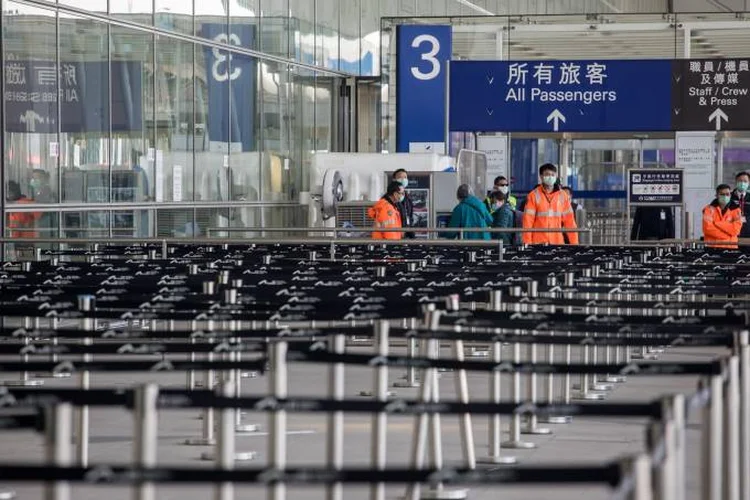 Aeroporto internacional de Hong Kong: milhares de voos para Ásia já foram cancelados, suspensos, fundidos com outras rotas ou adiados (Paul Yeung/Bloomberg//Getty Images)