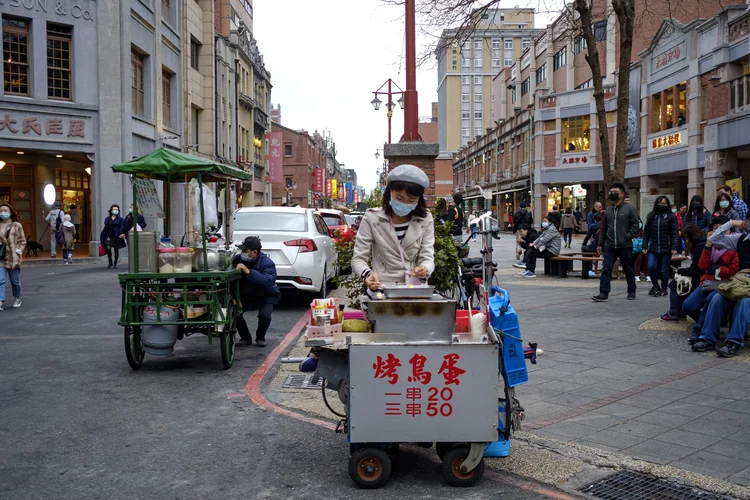 Rua popular de Taipei, Taiwan - 23 de fevereiro de 2020  (Alberto Buzzola/LightRocket/Getty Images)