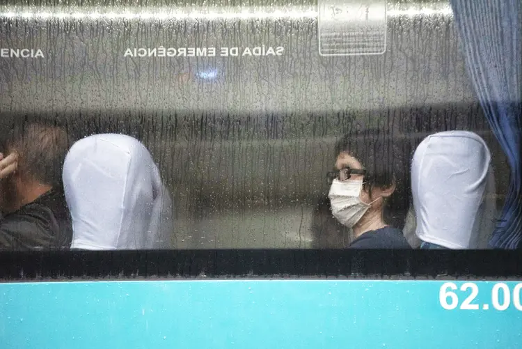 Coronavírus: país ultrapassou os 200 casos confirmados e já tem transmissão comunitária em SP e no RJ (Fabio Teixeira/NurPhoto/Getty Images)