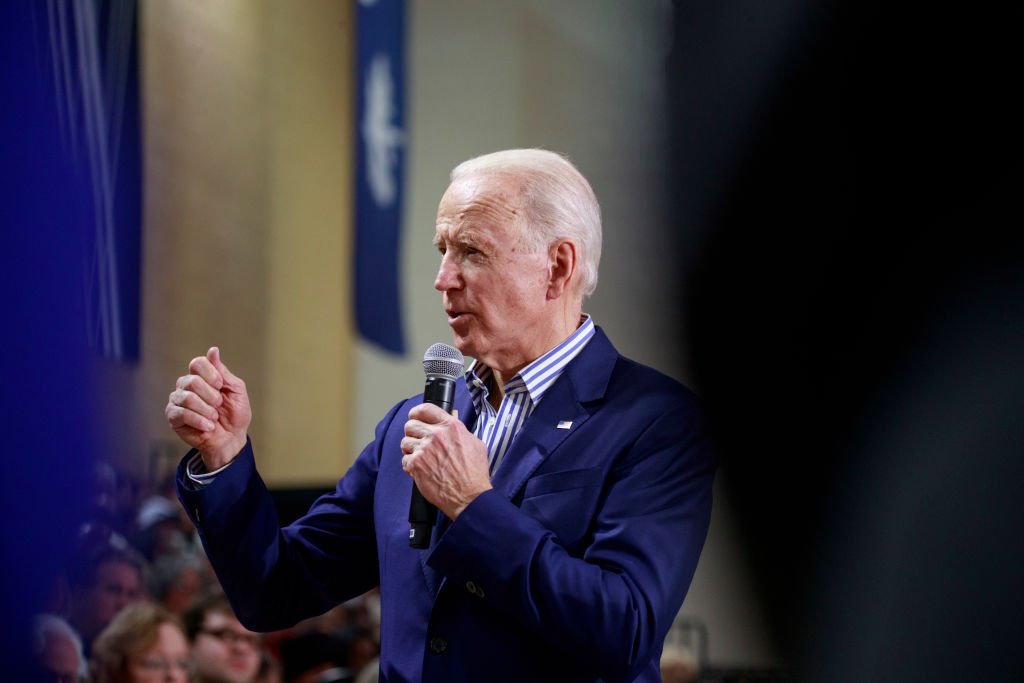 Democratas confiam mais em Biden do que em Sanders em crise, diz pesquisa