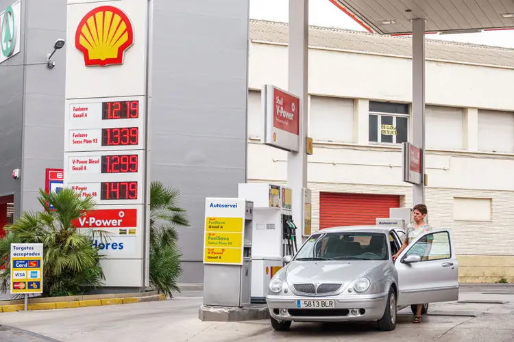 Shell: os preços do petróleo caíram mais de 60% desde janeiro (Jeffrey Greenberg/Getty Images)