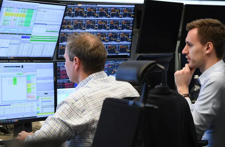 Bolsa de Frankfurt: índice DAX subiu 3,88%, a 12.487 pontos (Arne Dedert/picture alliance/Getty Images)