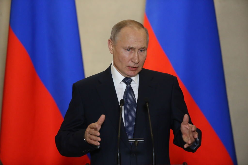 Putin defende medidas rígidas para superar coronavírus em menos de 3 meses