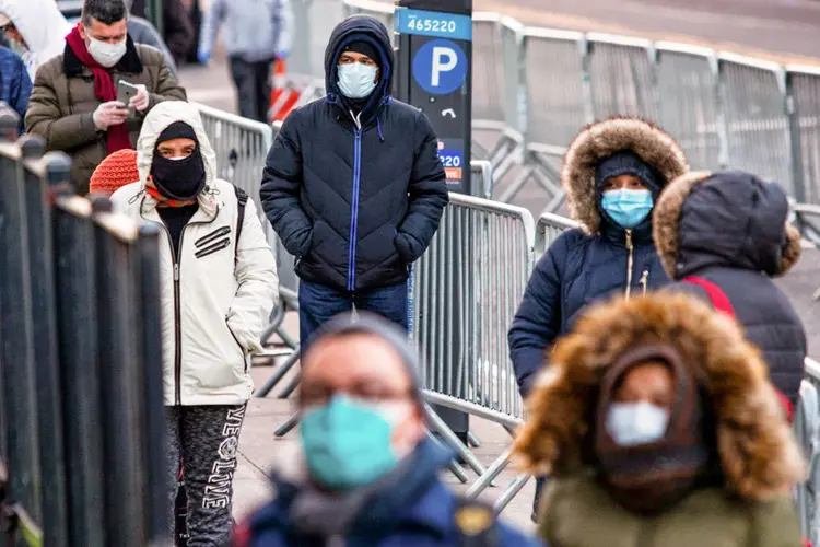 Nas últimas 24 horas, 85% dos casos novos de todo o mundo surgiram na Europa e nos EUA (Eduardo Munoz Alvarez/Getty Images)