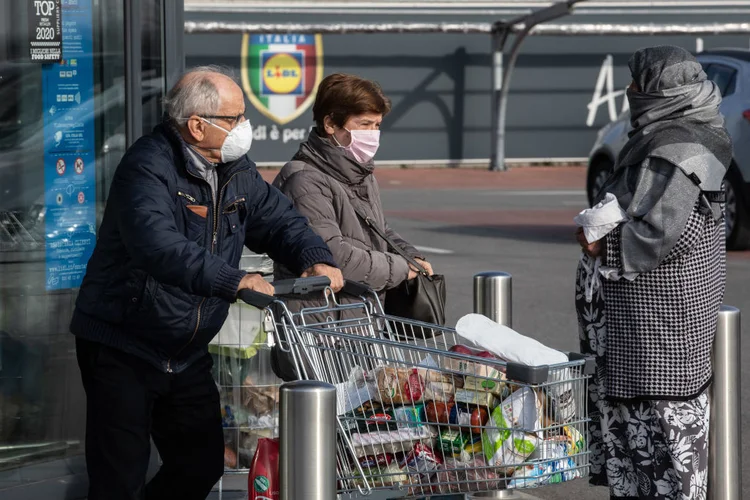 Coronavírus: autoridades pediram para idosos se prepararem para ficar em casa diante do surto da doença (Emanuele Cremaschi/Getty Images)