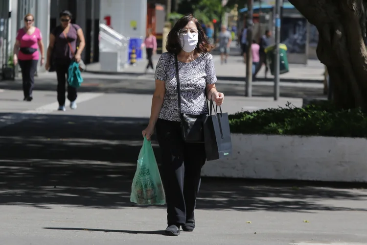 Compras em São Paulo: As associações também cobraram do BC que fiscalize os bancos, que elevaram as taxas médias em 50% em operações como de capital de giro para as varejistas, segundo o relato das associações (NurPhoto/Getty Images)