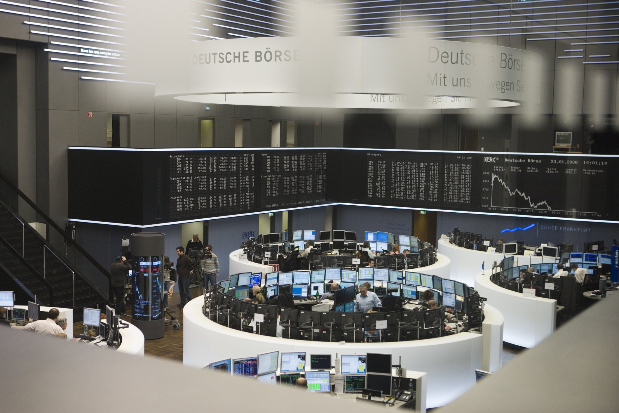 Bolsas europeias fecham em queda e registram pior perda diária na história