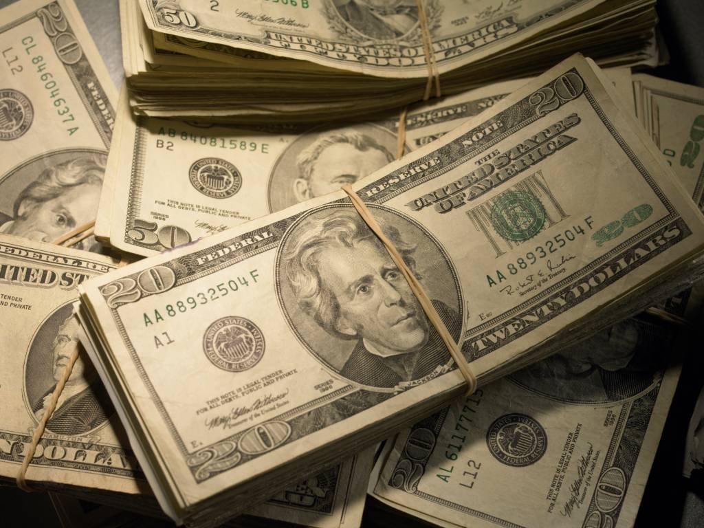 Dólar comercial fecha acima dos R$ 5 pela 1ª vez na história