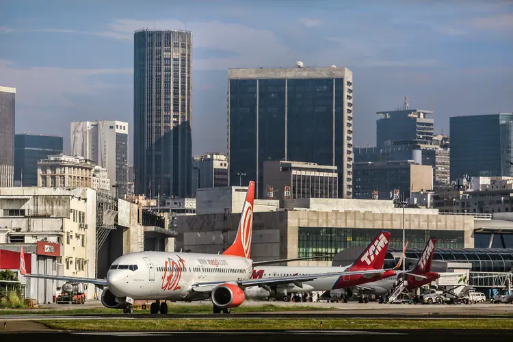 Aeronaves no aeroporto de Santos Dumont, no Rio de Janeiro (Dado Galdieri/Bloomberg/Getty Images)