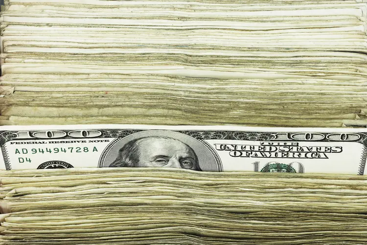 Dólar: dólar à vista fechou em alta de 1,54%, a 4,651 reais na venda na sessão anterior (David Muir/Getty Images)
