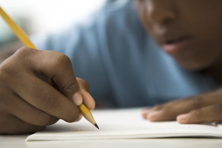 Estudante: acima do esperado no mercado, o IPCA de fevereiro reflete os reajustes de mensalidade no início do ano letivo (PhotoAlto/Sigrid Olsson/Getty Images)