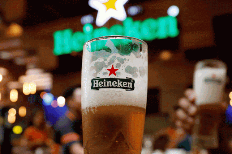 Heineken: o crescimento da empresa no Brasil tem reduzido a distância para a líder de mercado Ambev (Kham/Reuters)