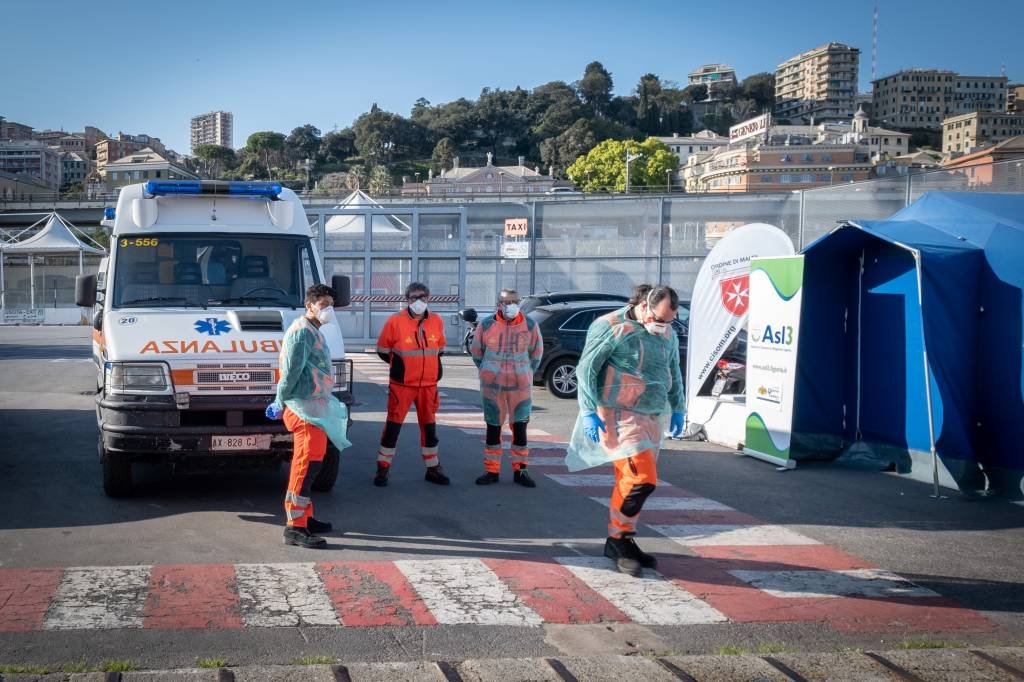 Mortes por coronavírus na Itália têm nova alta e chegam a 743 em um dia