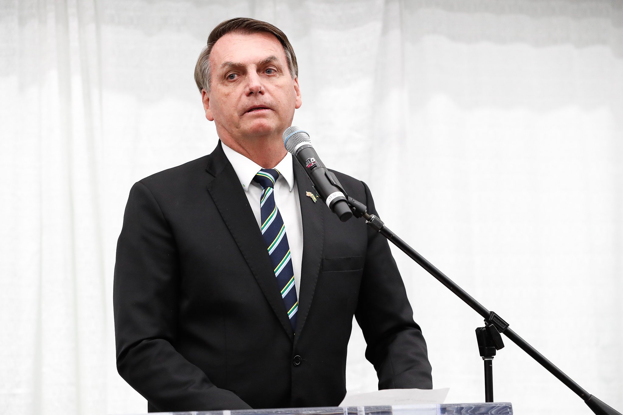 Bolsonaro minimiza caos no mercado brasileiro por petróleo e coronavírus