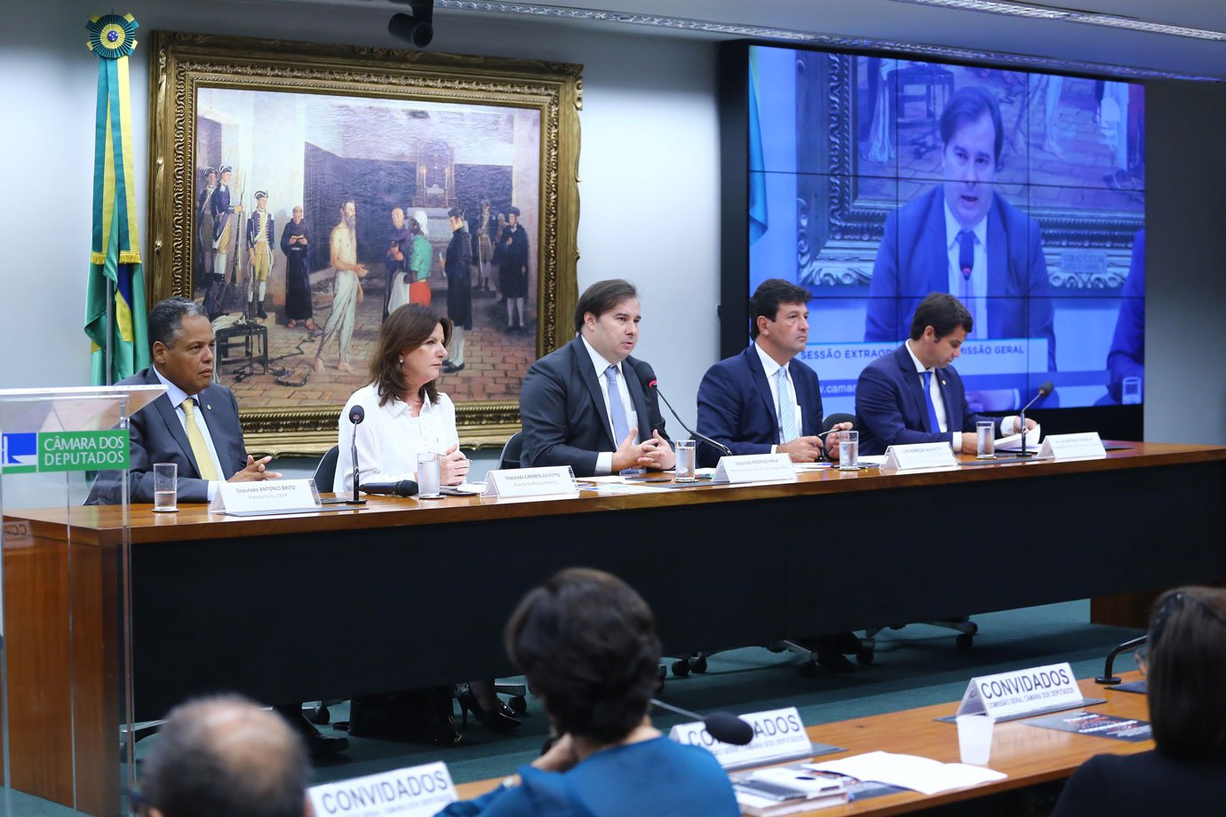 Nada muda no Brasil com definição de pandemia do coronavírus, diz Mandetta