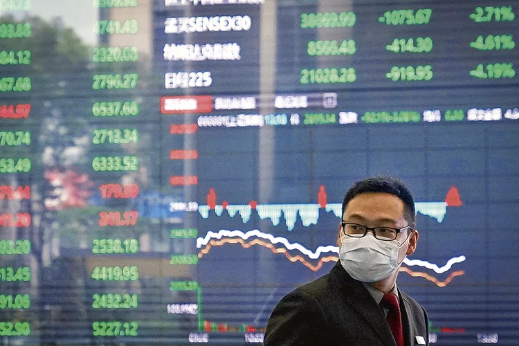 Avanço da segunda onda nos países desenvolvidos é ameaça para a retomada da economia global (Aly Song/Reuters)