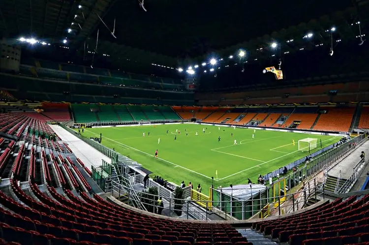 Estádio San Siro, em Milão.  (Marco Luzzani/Getty Images)
