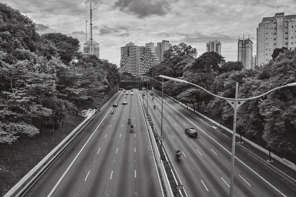 Cidade de São Paulo, dia 20 de março: a maior metrópole do país começa a desacelerar para conter a propagação do novo coronavírus  (Germano Lüders/Exame)