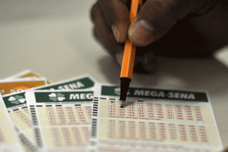 Mega-Sena: a aposta simples, de seis números, custa R$ 4,50 (Marcello Casal Jr/Agência Brasil)