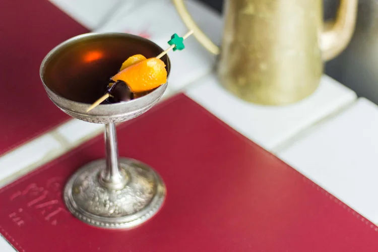 Drinques famosos em casa: com bares fechados, teste estas receitas em casa (Gustavo Steffen/Divulgação)