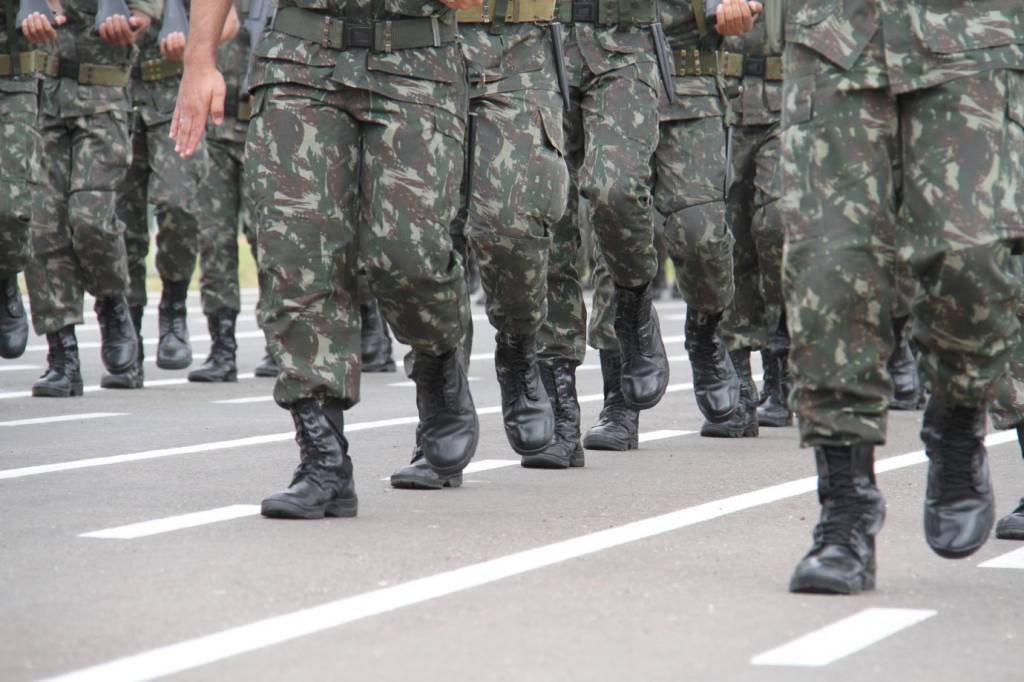 Furto de metralhadoras: Exército identifica militares suspeitos de ligação com o caso