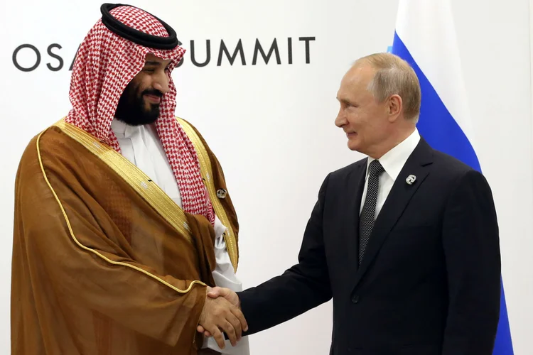 Mohammed bin Salman e Vladimir Putin (Mikhail Svetlov / Colaborador/Getty Images)