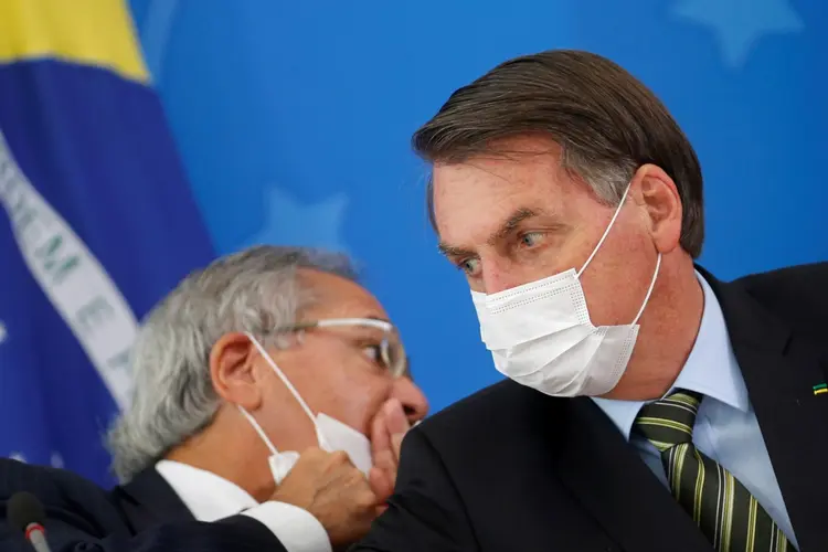 Guedes e Bolsonaro: medidas anunciadas pelo governo se misturam entre várias modalidades (Adriano Machado/Reuters)