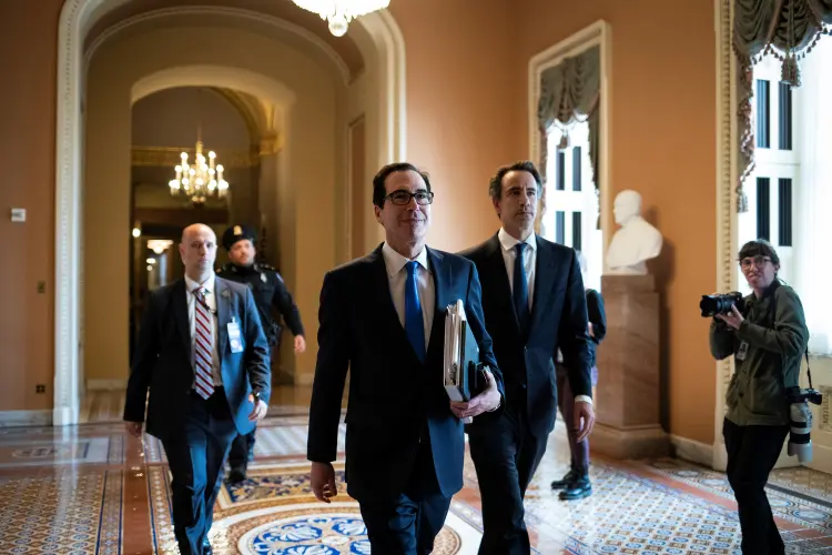 Steven Mnunchin: secretário do Tesouro americano e outros membros do governo Trump chegaram a acordo com democratas no Senado (Al Drago/Reuters)