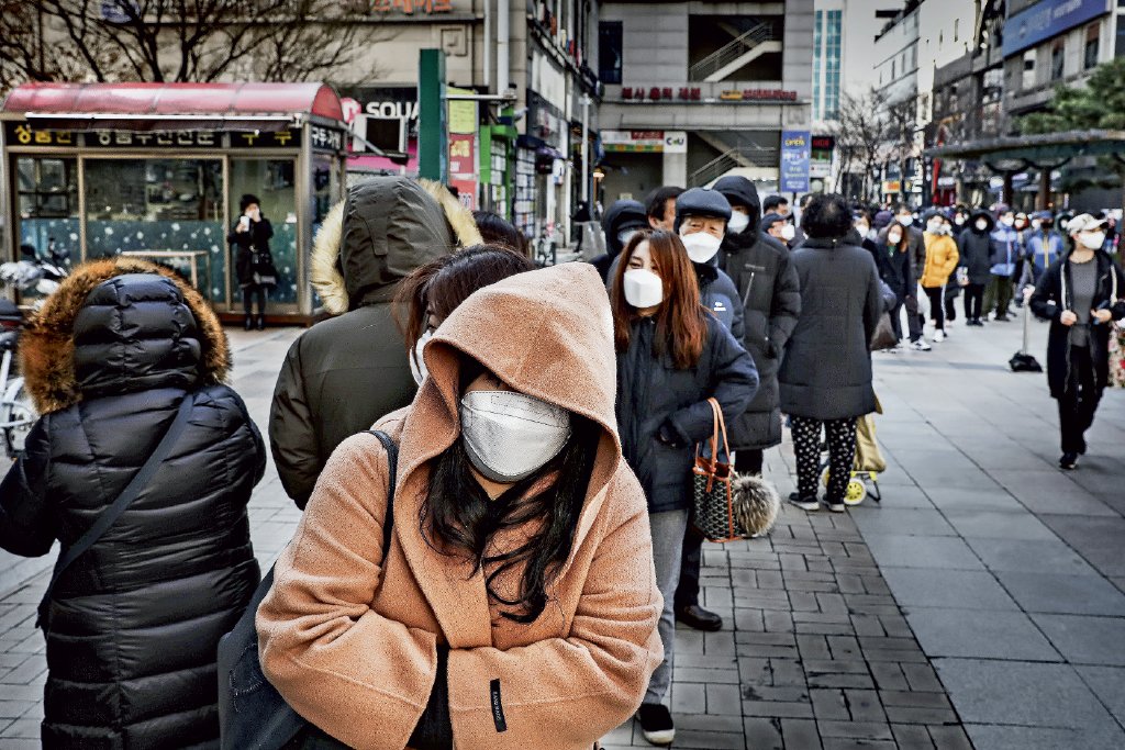Covid-19: máscaras podem evitar disseminação da doença pelo ar (Getty Images/Getty Images)