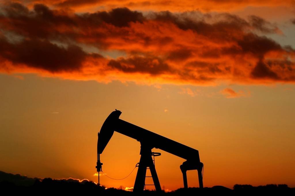 Petróleo: seu preço tem sido pressionado há semanas, com a pandemia de coronavírus destruindo a demanda pela commodity (Christian Hartmann/Reuters)