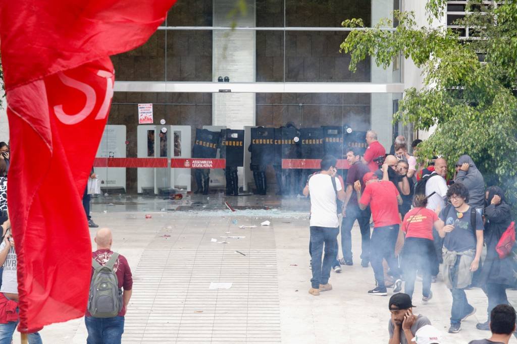 Reforma da previdência paulista é aprovada em meio a tumulto na Alesp