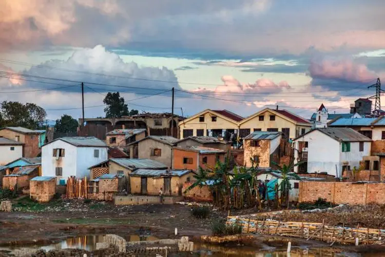 Pobreza: comunidades enfrentam o coronavírus com casas lotadas e sem saneamento básico (Kieran Stone/Getty Images)