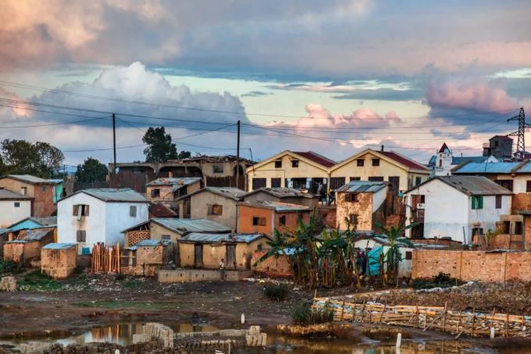 Pobreza: Nordeste registra maior número de famílias em situação de pobreza e recebeu apenas 3% do benefício (Kieran Stone/Getty Images)