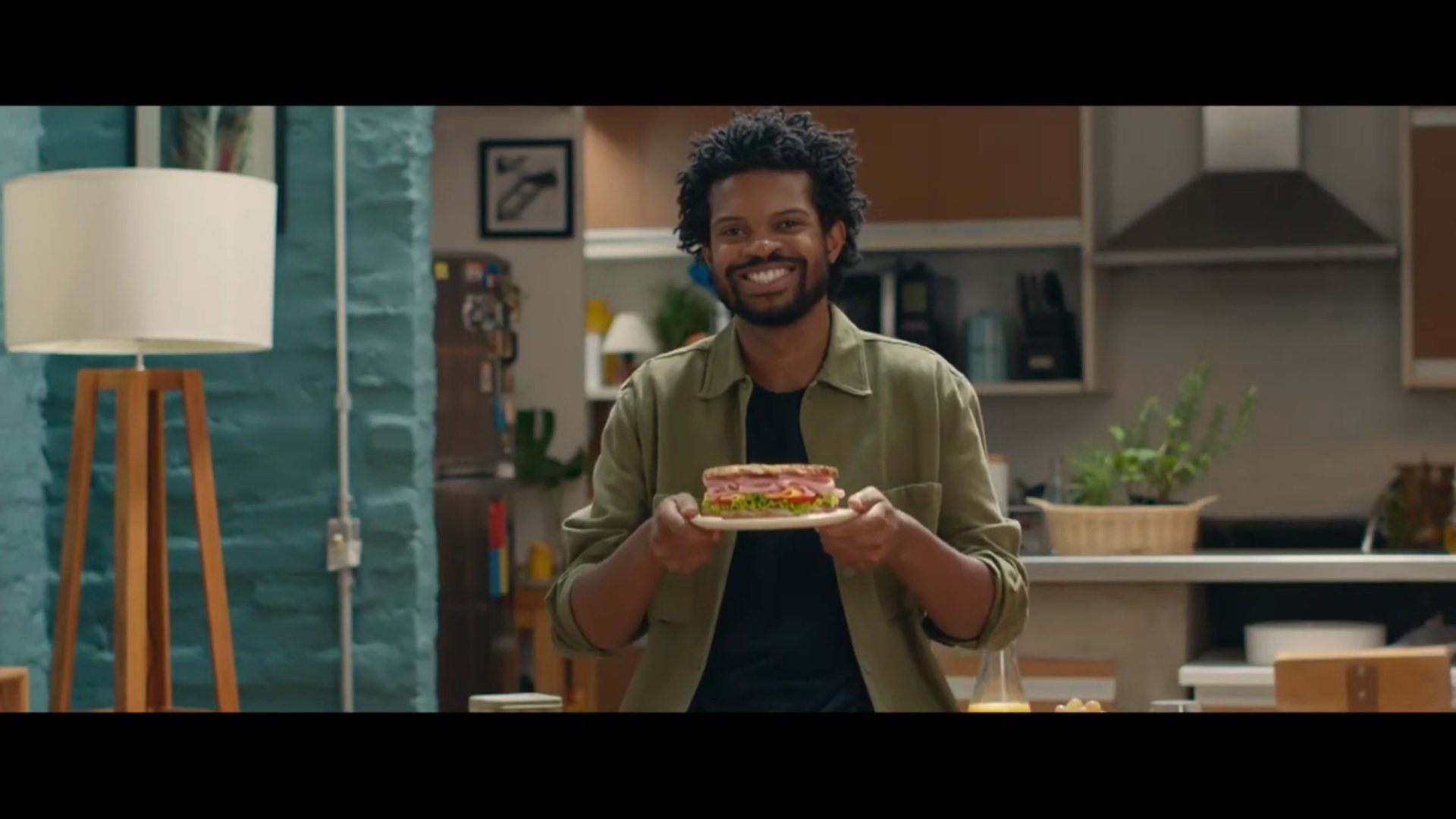 "Compre o necessário, não estoque", diz Sadia em comercial