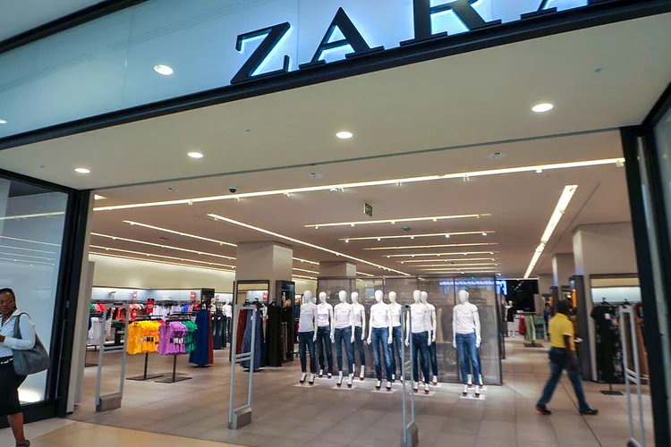 O rápido crescimento da Shein, um marketplace online sem lojas físicas, está pressionando varejistas como a Inditex, proprietária da Zara (Alexander Joe/AFP/AFP)