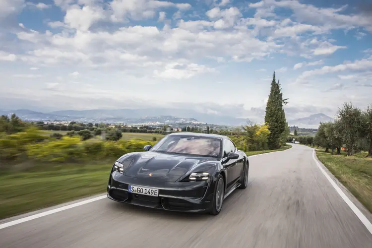 Taycan Turbo S: versão de topo de linha do elétrico mais vendido no país (Porsche/Divulgação)