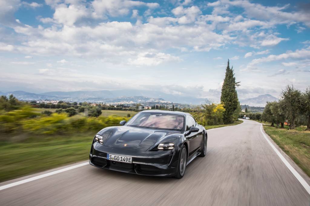 Porsche: quanto preciso juntar por mês para comprar o carro em cinco anos
