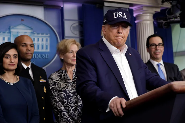 Donald Trump em coletiva no sábado, 14: teste de coronavírus deu negativo (Yuri Gripas/Reuters)