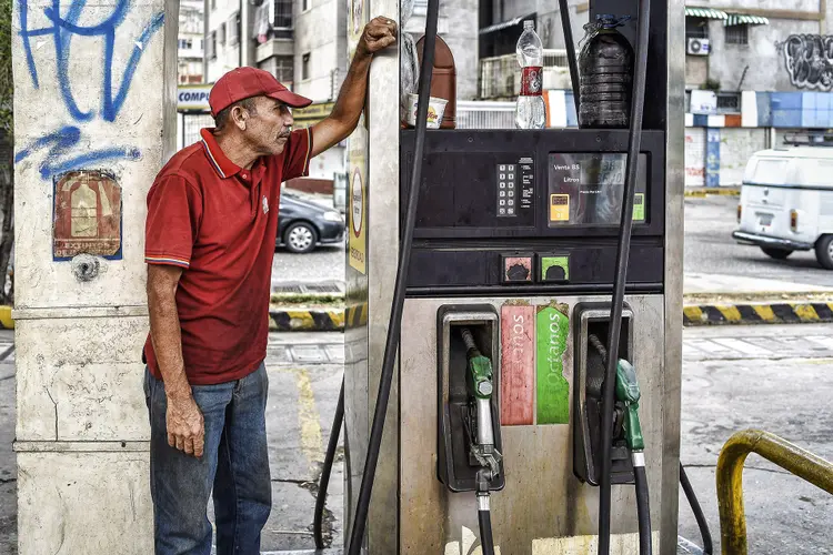 Posto de combustível: preços da gasolina já acumulam quedas de 40% no ano (Carlos Becerra/Bloomberg)