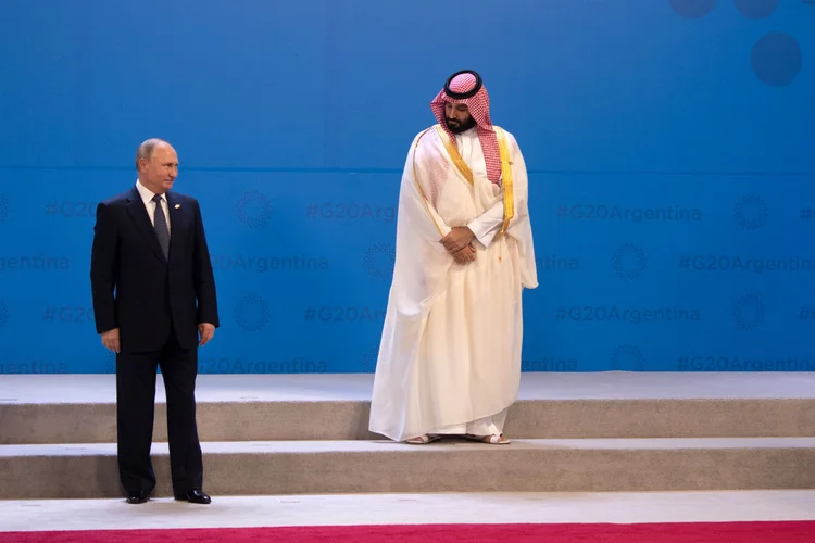 Vladimir Putin e Mohammed bin Salman (picture alliance / Colaborador/Getty Images)