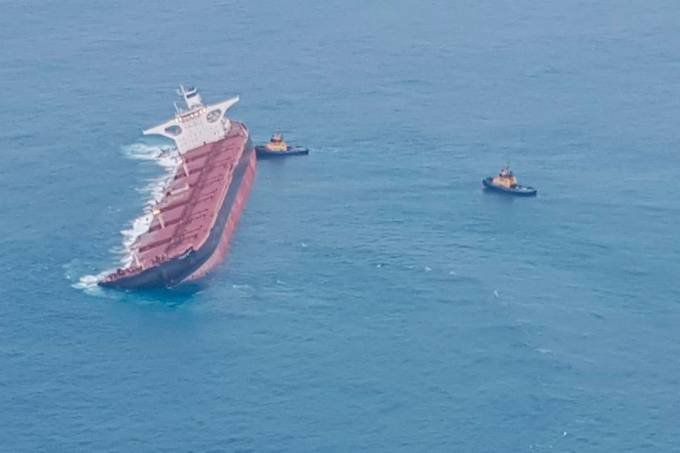 Navio: embarcação estava encalhada na costa maranhense há três meses (Ricardo Salles/Ministério do Meio Ambiente/Divulgação)