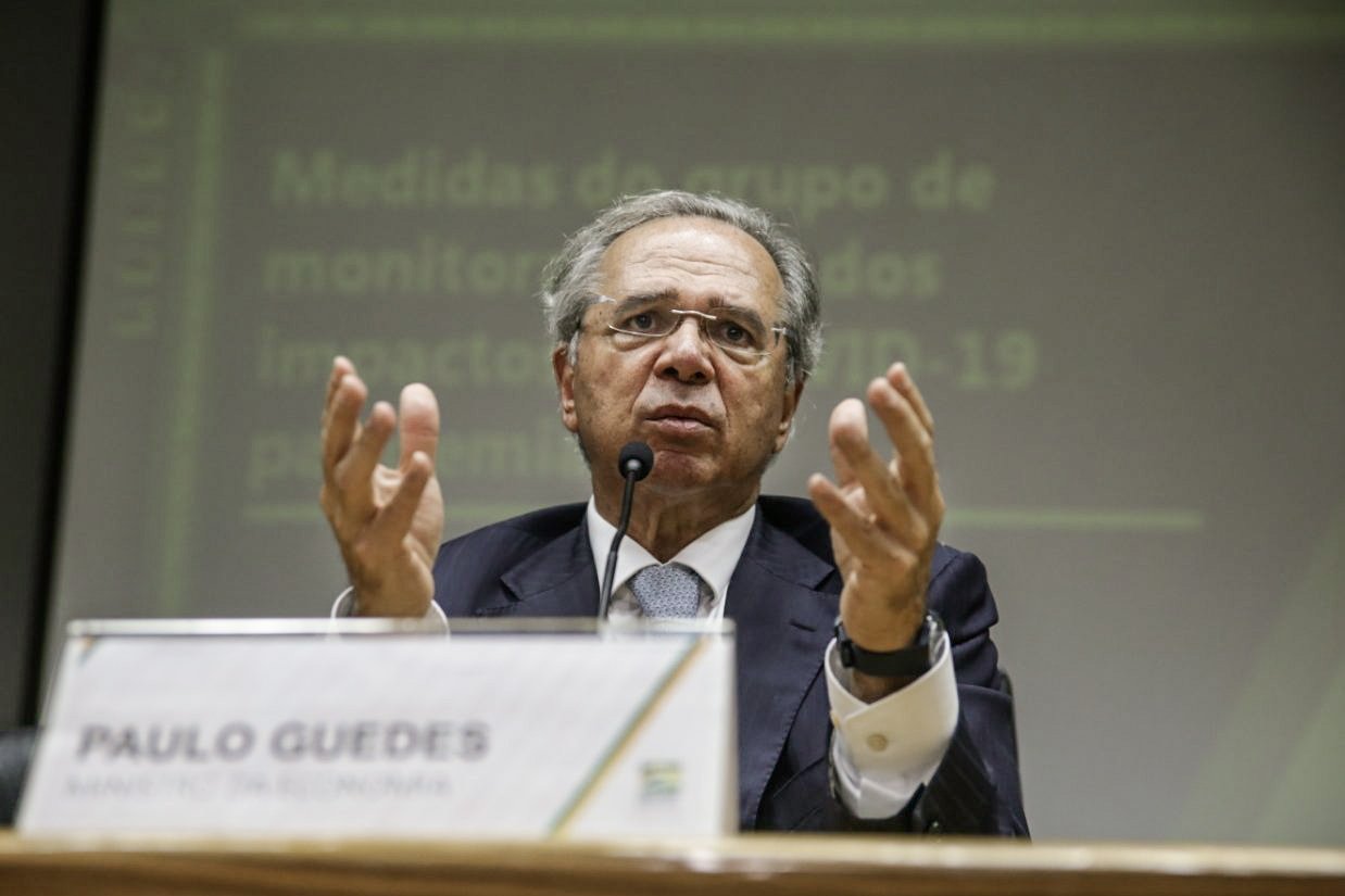 Guedes acredita que serão necessários três meses de isolamento