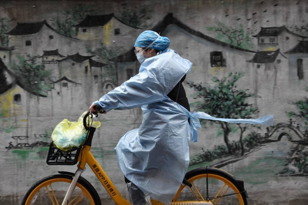 WUHAN: epicentro do coronavírus, a cidade começa voltar ao normal e reabrir suas fábricas. (Stringer CHINA OUT./Reuters)