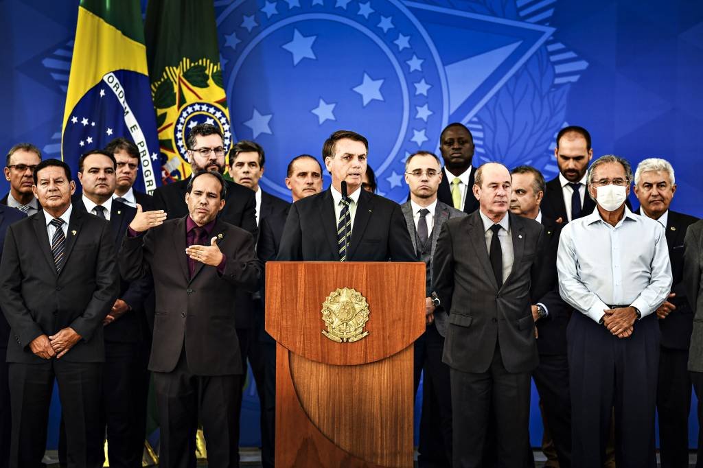 Bolsonaro diz que Moro não investigou facada contra ele